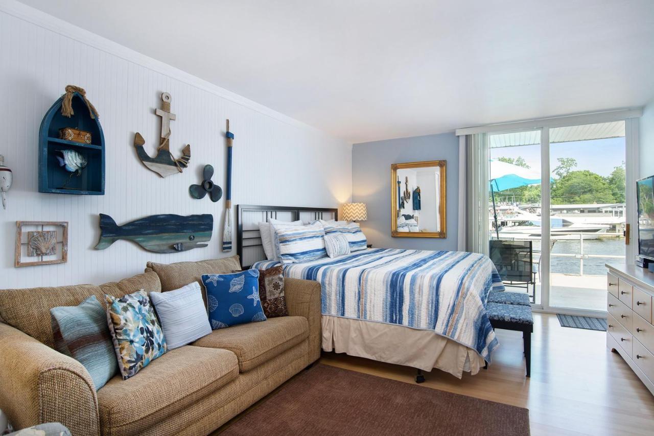Waterside Suites Saugatuck Exterior photo